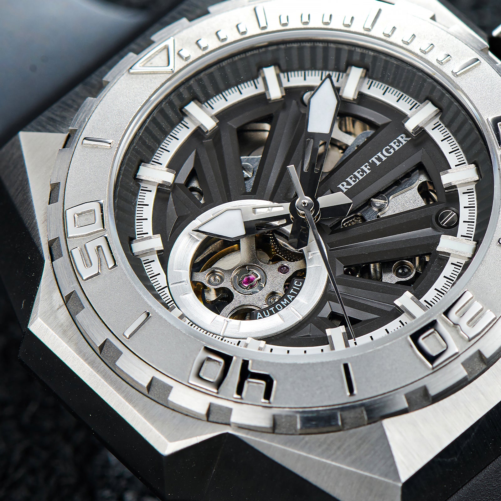 Reef Tiger Black Shark RGA6903-S 43mm Luxury Dive Skeleton Watch - NH70A Automatic Mechanical Movement Watches For Men