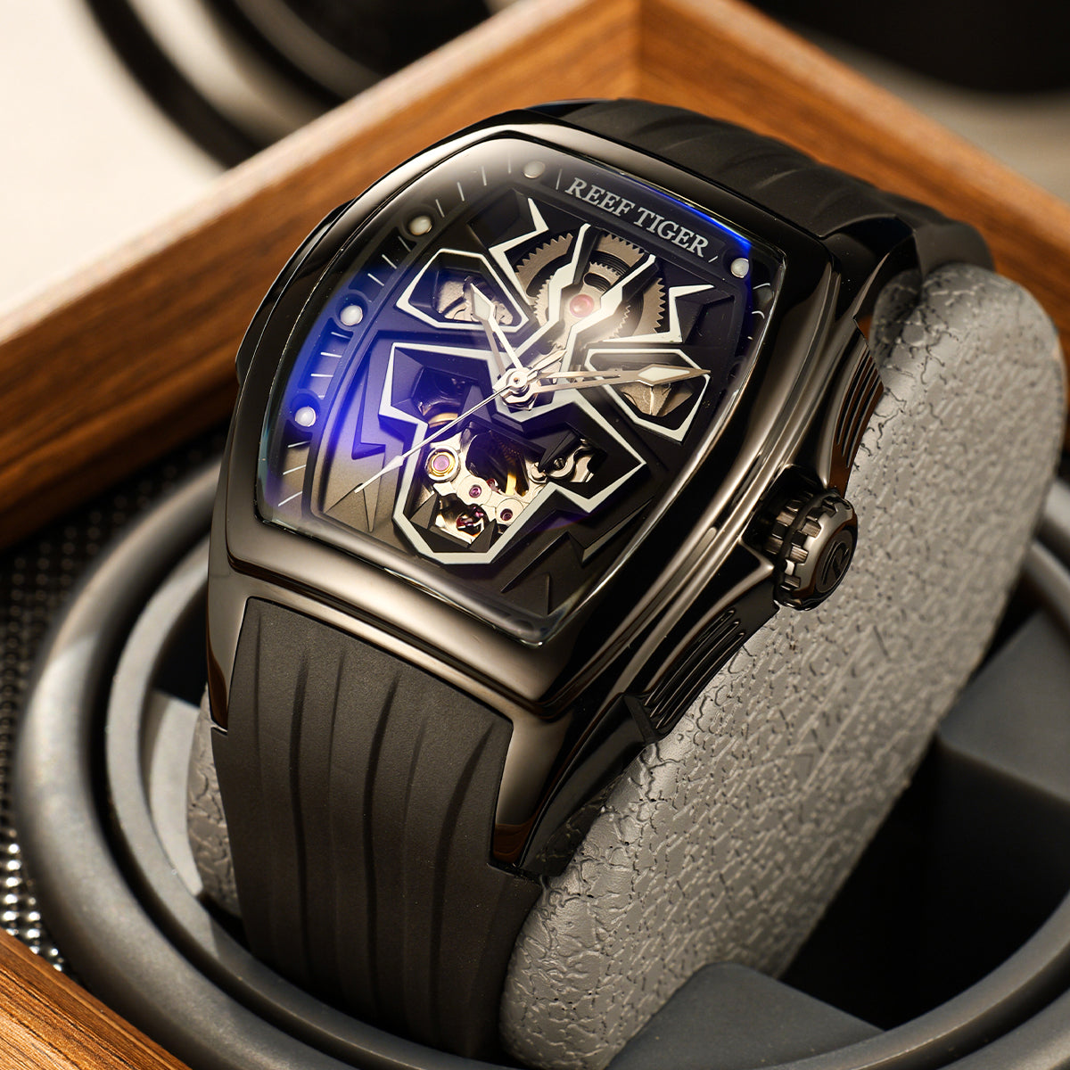 Reef Tiger RGA3061-LEO Hot Trendy Fashion All Black Men Super Luminous Skeleton Automatic Self-Wind Watches