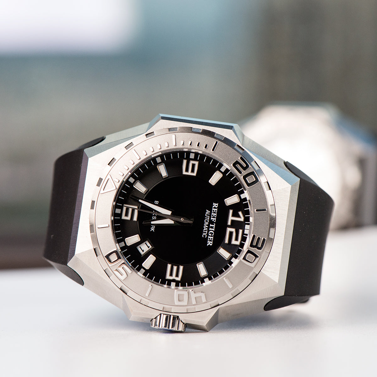Reef Tiger RGA6903 Mens Black Dial Sport Automatic Watches - 200m Waterproof Dive Wristwatch