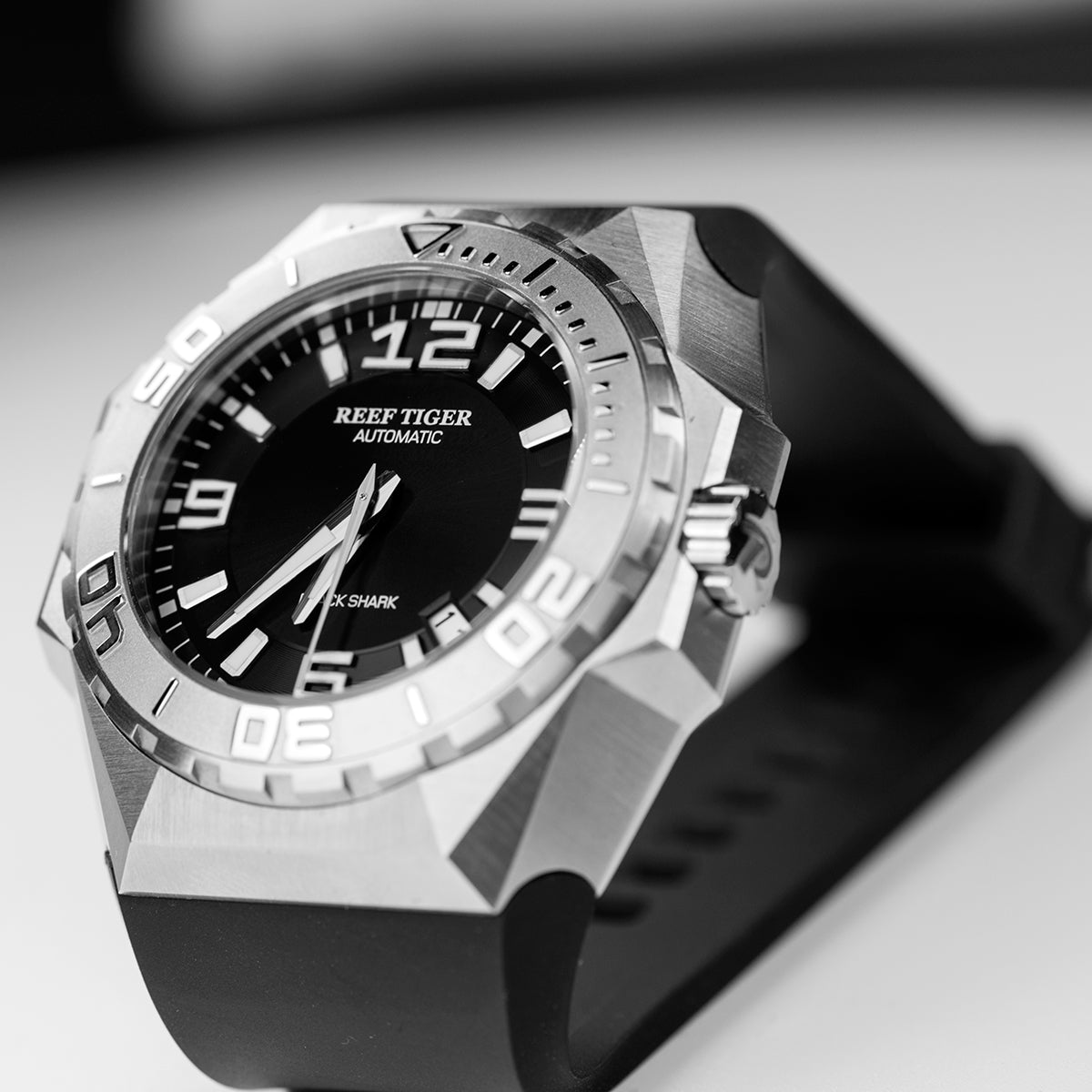 Reef Tiger RGA6903 Mens Black Dial Sport Automatic Watches - 200m Waterproof Dive Wristwatch